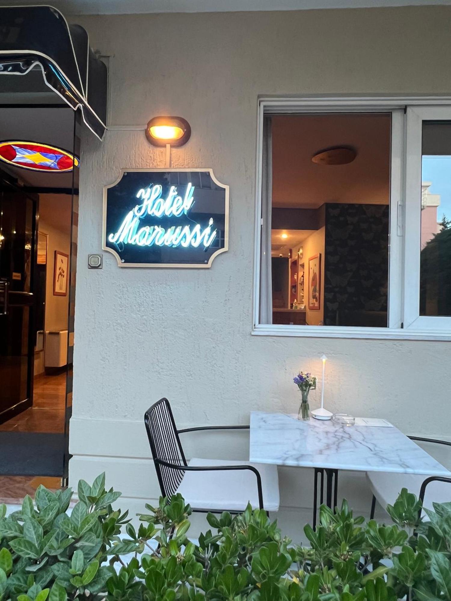 Hotel Maroussi Aten Exteriör bild